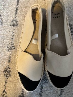 Women's Two-Tone Canvas Espadrille Slip-On in Cream and Black- New 6.5